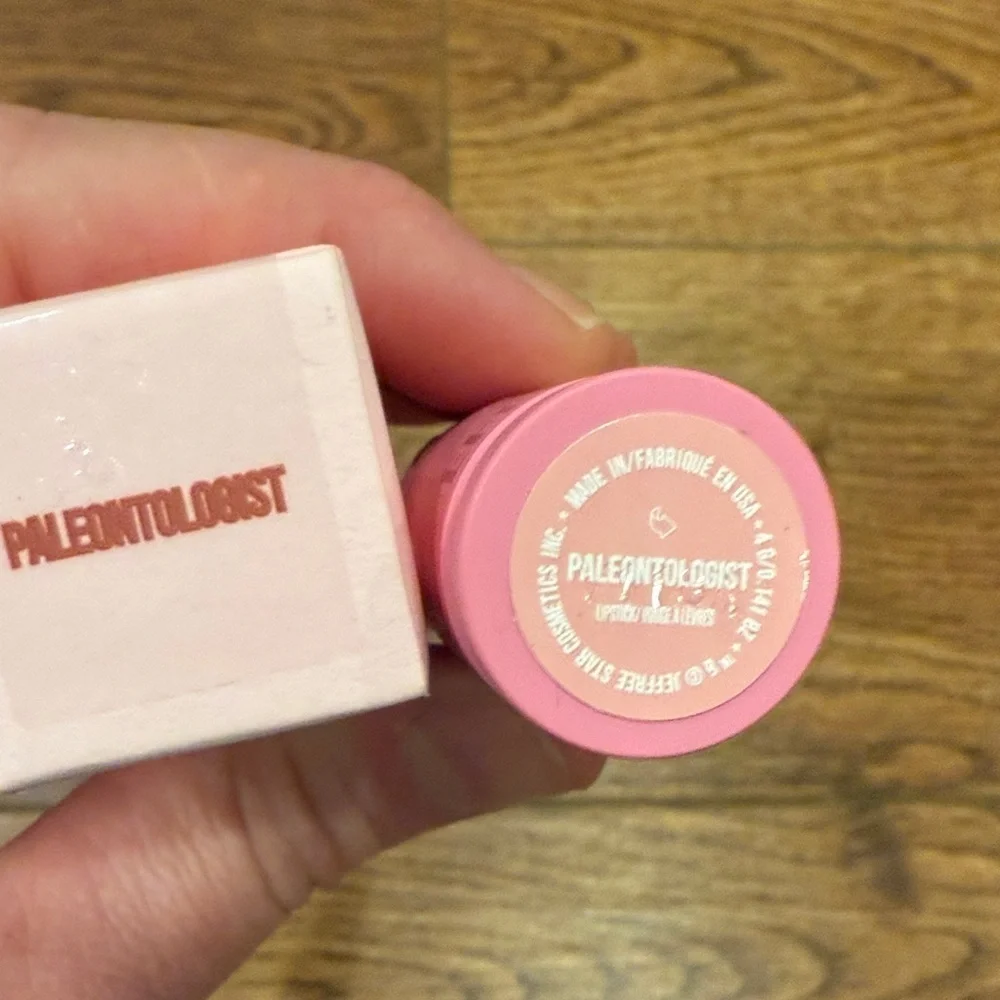 Jeffree Star Lipstick - Velvet Trap Paleontologist